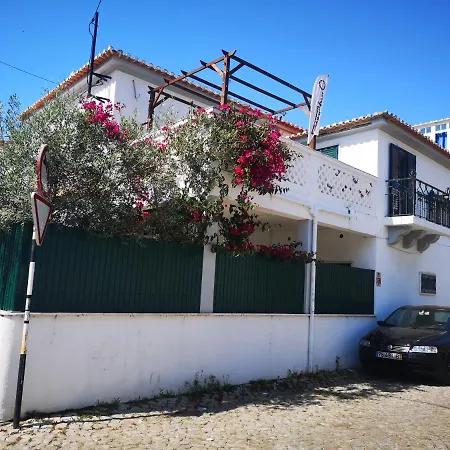 Pensión Caparica Surf *