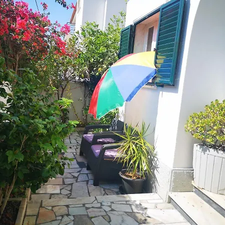 Caparica Surf Guest house *