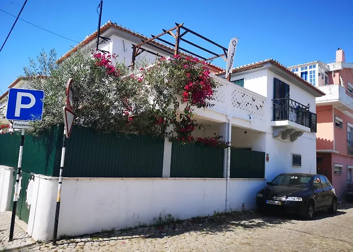 Πανσιόν Caparica Surf *