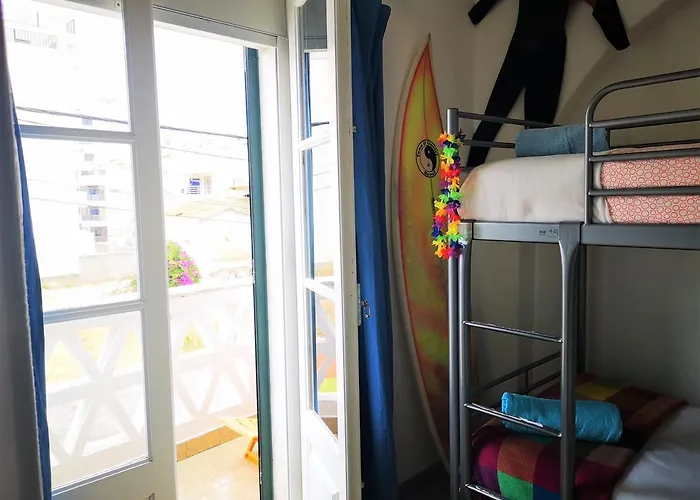 Caparica Surf בית הארחה *